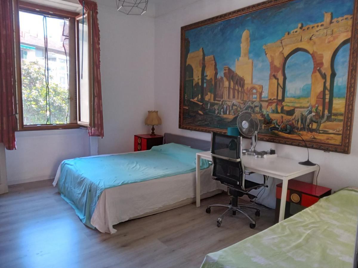 A Room In A Beautiful Apartment In The City Center Milão Exterior foto