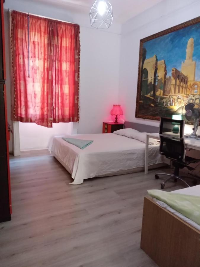 A Room In A Beautiful Apartment In The City Center Milão Exterior foto
