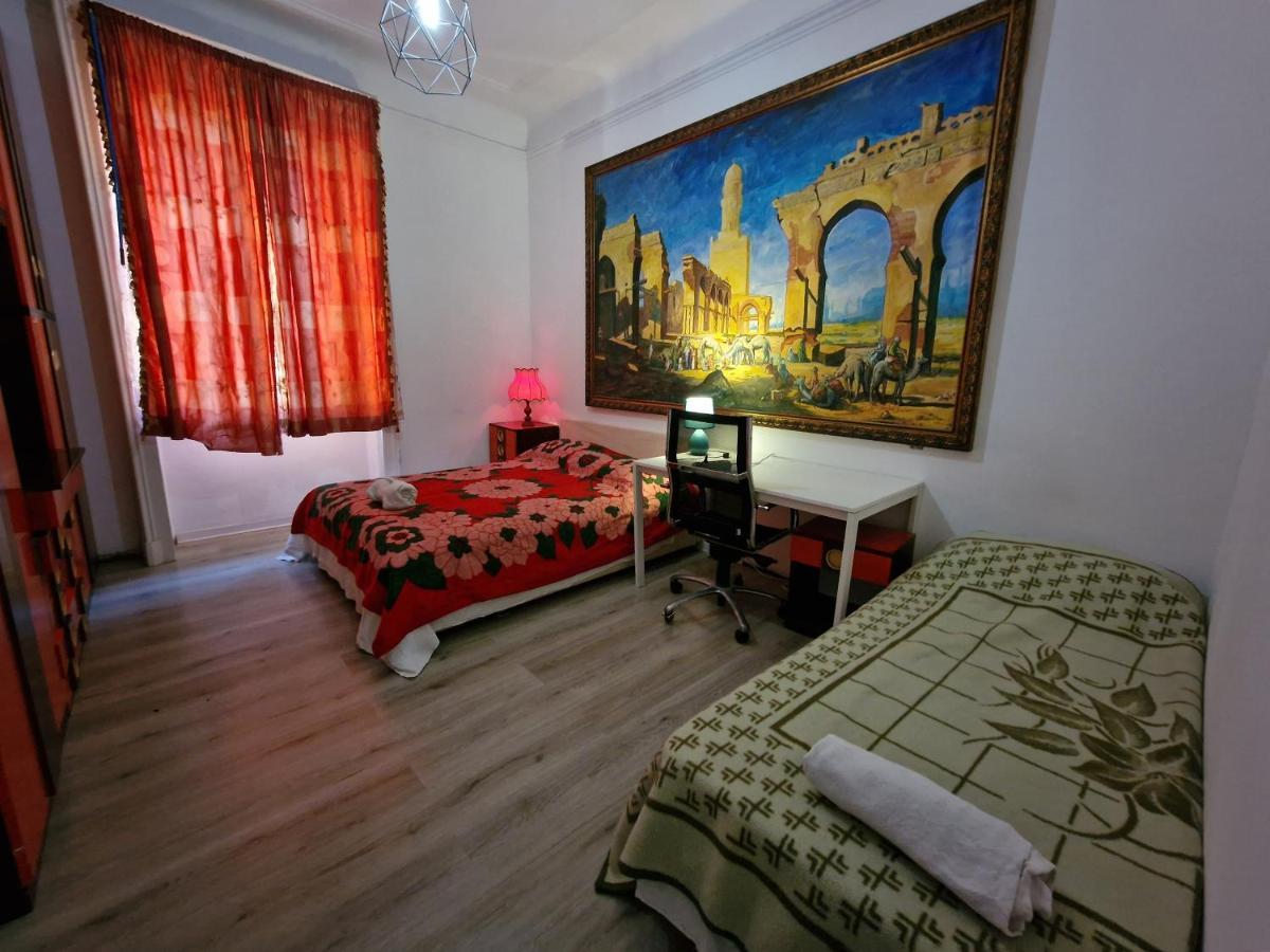 A Room In A Beautiful Apartment In The City Center Milão Exterior foto
